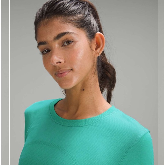 Lululemon Swiftly Relaxed Long-Sleeve Shirt
Kelly Green ,size 8. Good condition - Picture 4 of 7